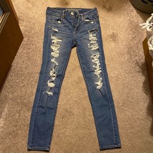Like new American Eagle Distressed jeans. Soft jean material with stretch.